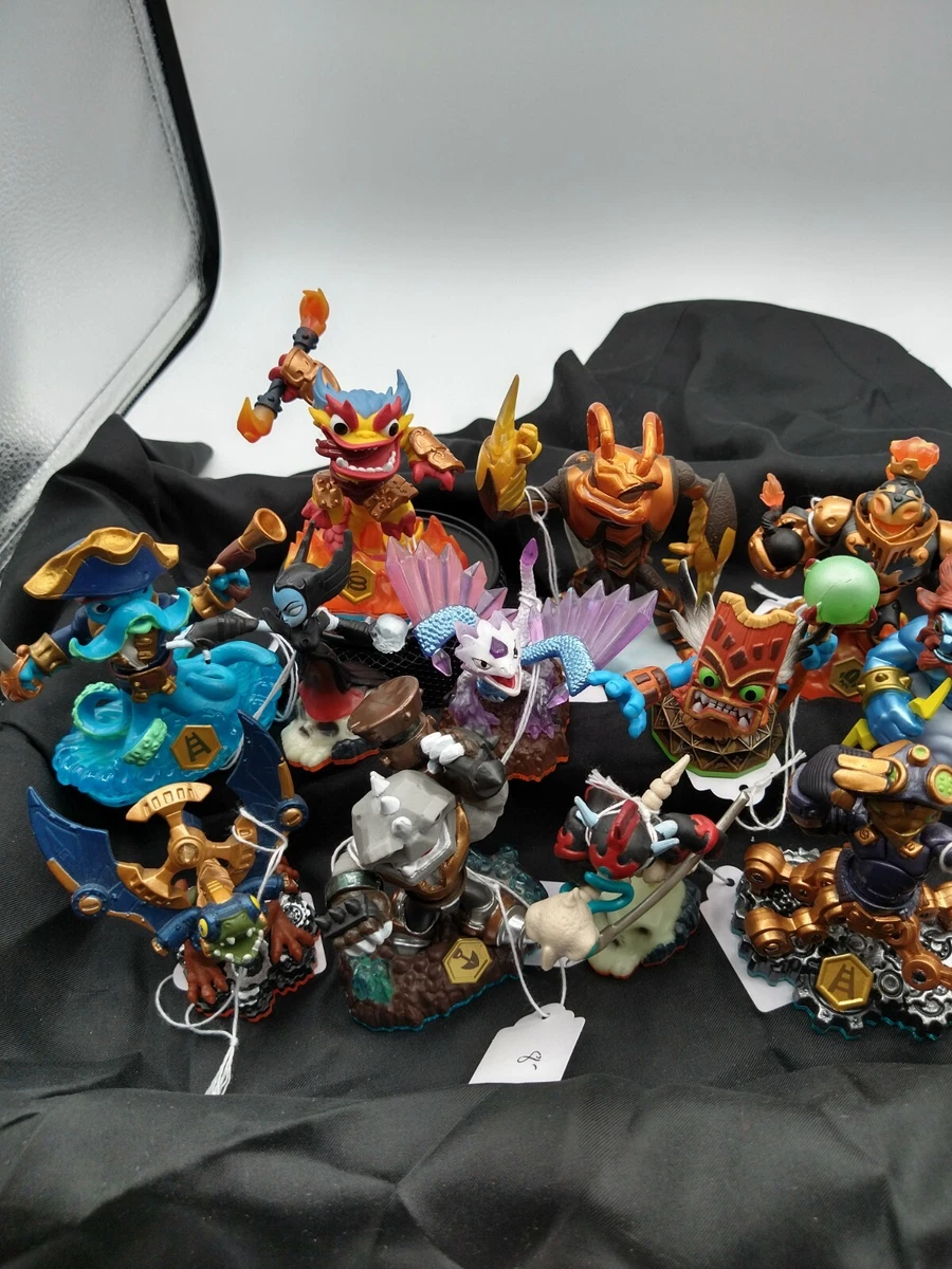 Skylanders Lot Bundle 12 Various Pieces All in Great Working Condition