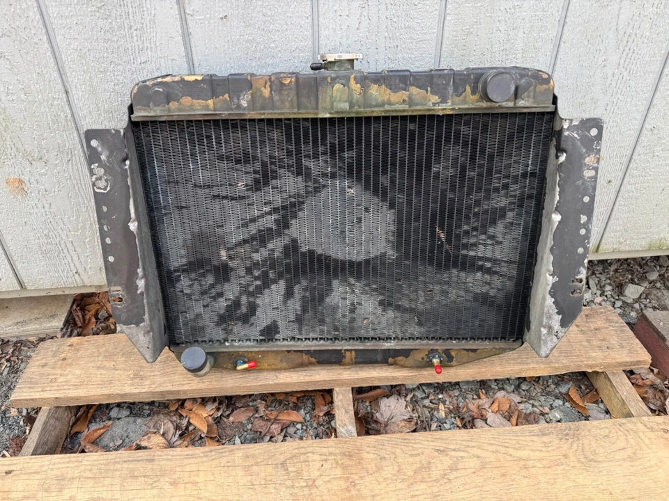 Jeep Grand Wagoneer 1991 radiador de latón OE Foto 2 de 2