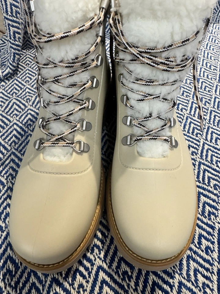 Botas de Lluvia Bernardo Con Cordones Usadas Una Vez Color Marfil Talla 8 Foto 2 de 4