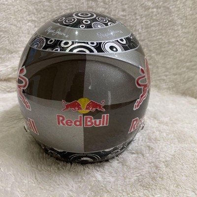 F1 レッドブル　Vettel & Webber 1/2ヘルメット セット F1】鈴鹿サーキット50周年を記念し、王者ベッテルが特性