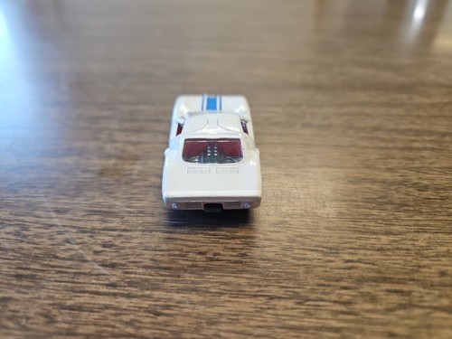 MATCHBOX Superfast 41 Ford GT Blanco / Etiqueta “6” / Base verde agua / Rueda delgada - Imagen 4 de 7