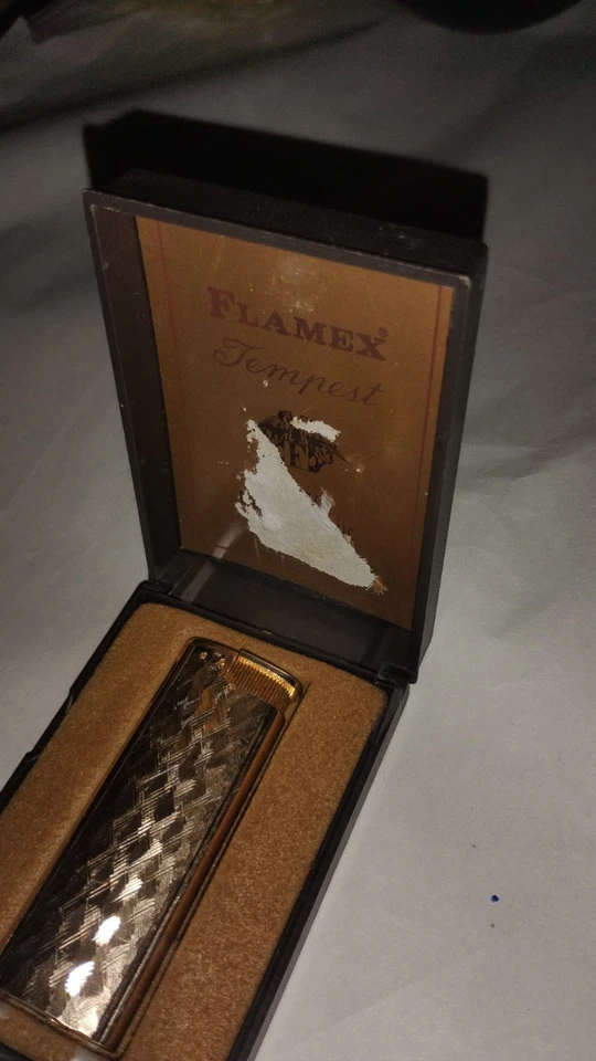 Isqueiro piezo folheado a ouro Flamex Tempest - Imagem 2 de 4