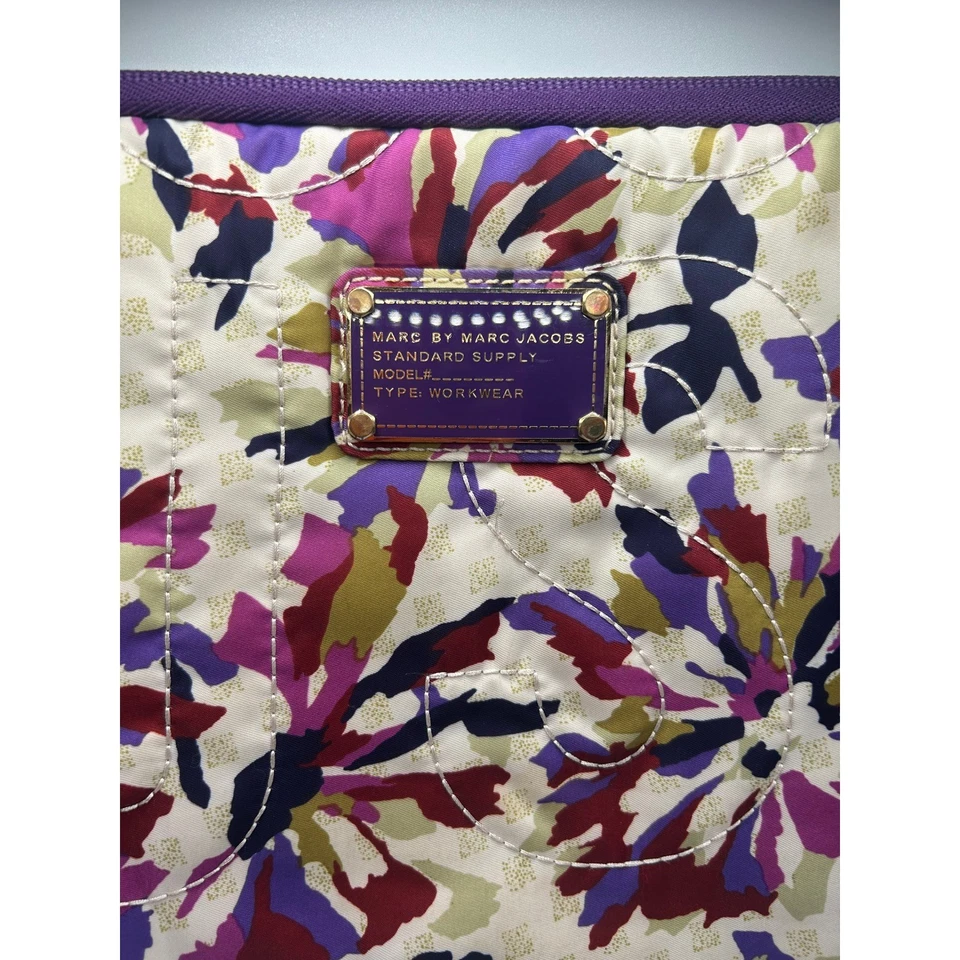 Funda acolchada floral para computadora portátil Marc by Marc Jacobs Standard Supply #39 Foto 4 de 4