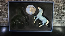 BREYER DELUXE COLLECTOR CLUB 75th ANNIVERSARY DARIUS Wedgewood Horse And Pin