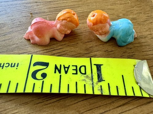 Miniature Dollhouse Sleeping Babies Girl Boy Figurine Plastic Toy Doll VTG 1" - Picture 2 of 5