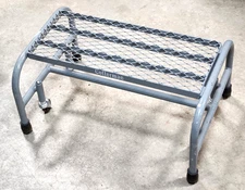 USED- 12 in H Steel Rolling Platform, 1 Steps, 450 lb Load Capacity