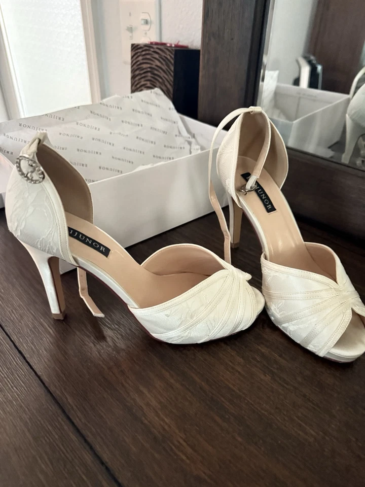 Elegantes Zapatos de Boda Novia Punta Cerrada Marfil Talla 7 (marca Erijunor) Foto 3 de 3