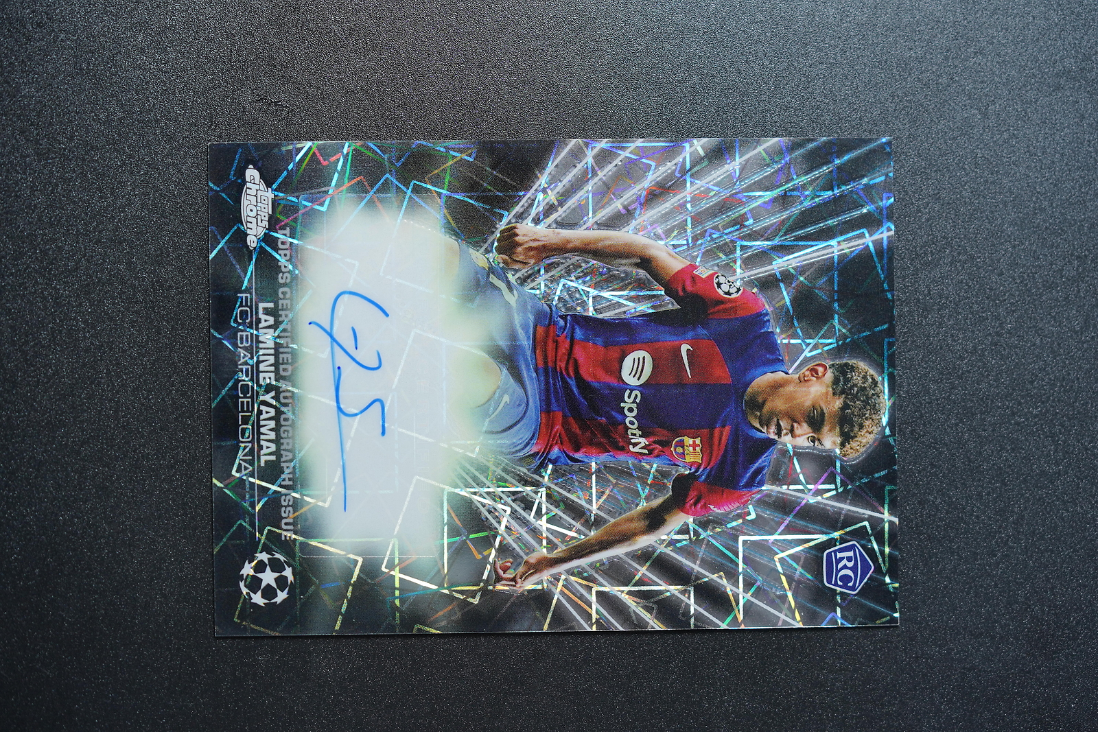 LAMINE YAMAL 2024 Topps Chrome UEFA Black Lazer Rookie RC Auto Barcelona -5