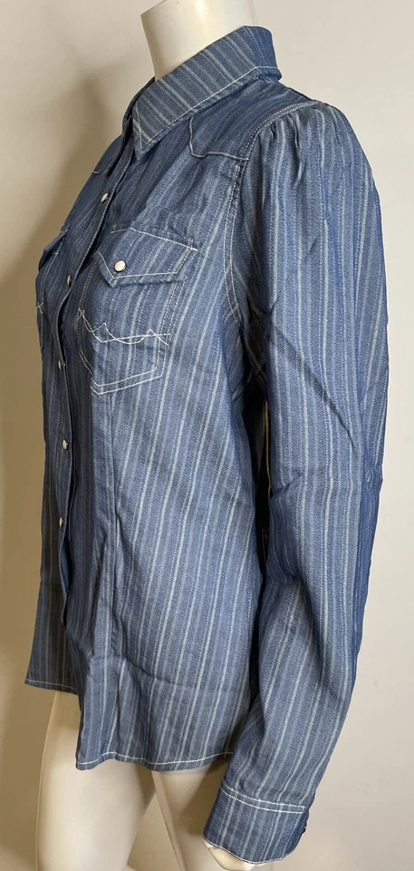 Double D Ranch Heath Denim Workshirt NWT L Pearl Snap Pockets Emrboidered Yoke - Image 4 of 4