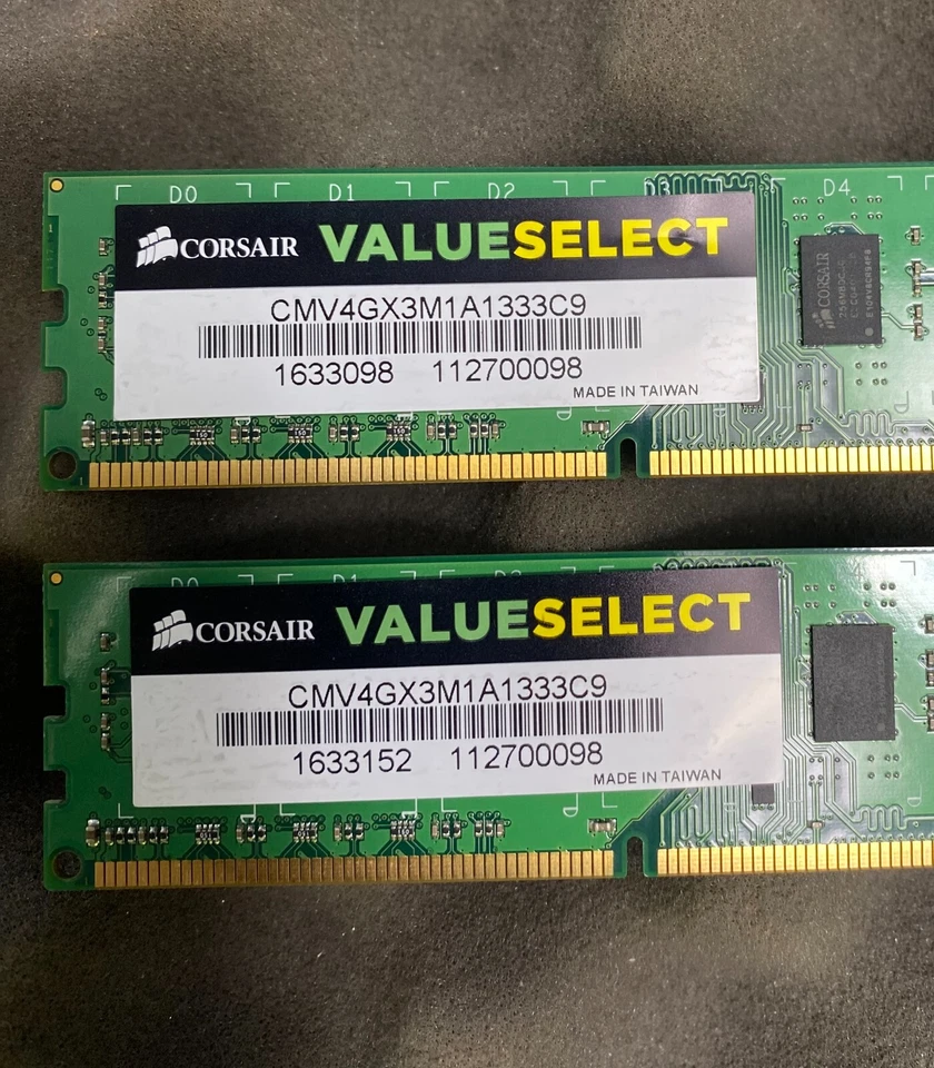 8GB Kit (2 x 4GB) Corsair CMV4GX3M1A1333C9 PC3-10600U DDR3 Computer Memory RAM - Image 2 of 3