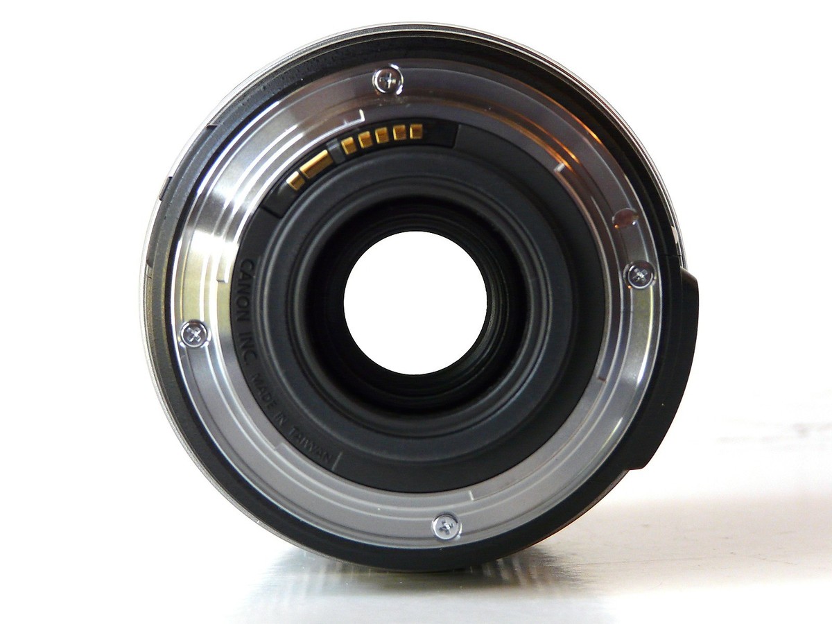 CANON EF-S 18-200mm f/3.5-5.6 IS Standard Zoom Lens for