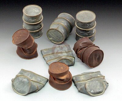 Royal Model 1/35 Damaged German 200 Liter Fuel / Oil Drums WWII (9 barrels) 618
