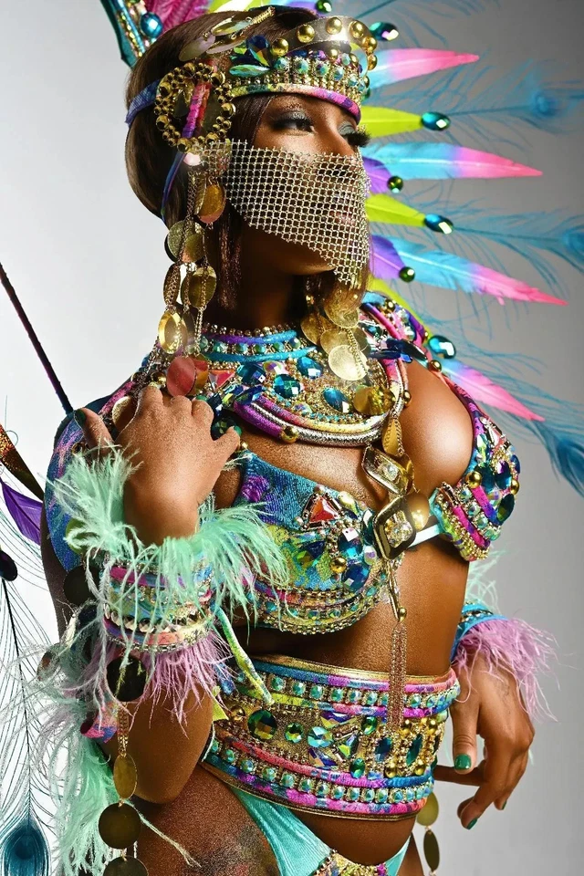 Disfraz de Carnaval - Alas emplumadas y bikini con joyas para Festival o Juegos con disfraces Foto 4 de 4