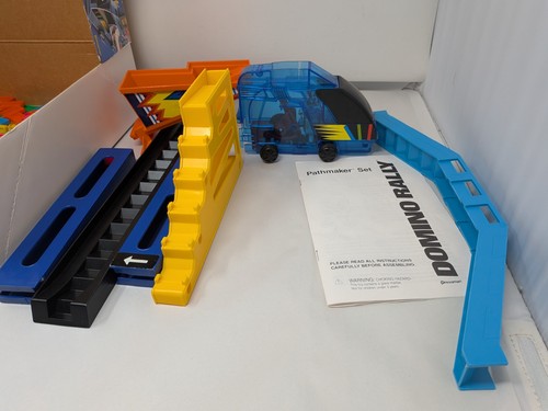 Domino Rally Path Maker Set Pressman con 262 fichas de dominó y varias piezas - Imagen 2 de 4