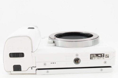 Sony Alpha A6000 (Kit with 16-50mm & 55-210mm Zoom) White Near Mint #22713E - Picture 7 of 9