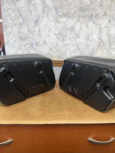NEW 05-10 Suzuki Classic C50 Rigid Mount Deluxe Leather Saddlebags #990A0-77016 - Picture 6 of 10