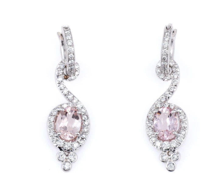 Impresionantes pendientes colgantes de turmalina rosa aguamarina y diamantes blancos creados en laboratorio Foto 2 de 4