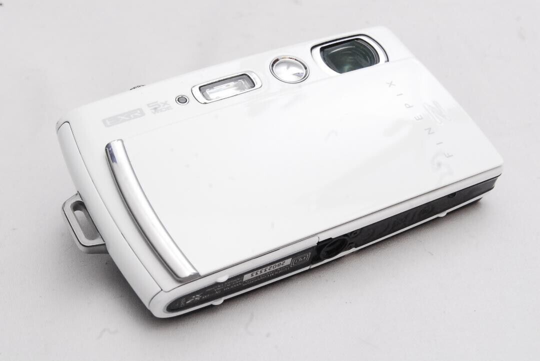 FUJIFILM FinePix Z1000EXR White Digital Camera 16.0MP 10x FUJIFILM FinePix Z1000EXR White Digital Camera 16.0MP 10x