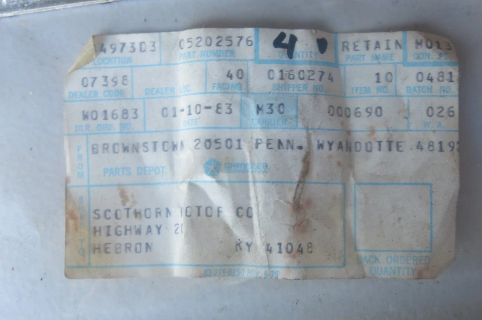 Vintage Chrysler Battery Hold Down 4 Pcs for 1978-1993 Classic Cars (5202576) - Imagem 2 de 2