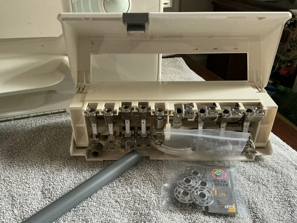 Bernina 1630 Inspiration Sewing Machine Exc Condition! Works Perfectly w/Access - Image 2 of 4