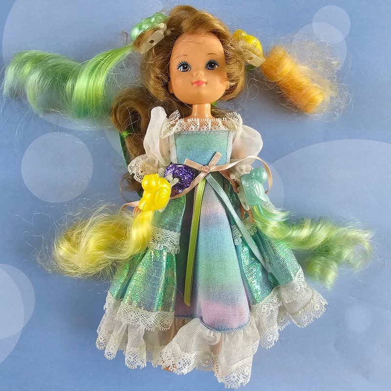 Mattel 1986 Lady Lovely Locks Maiden Fairhair Doll with 4 pixie tails