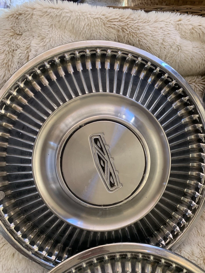 (4) Juego de cuatro cubiertas de rueda de metal tapacubos Ford Fairlane, Falcon o Galaxie 14" Foto 3 de 4