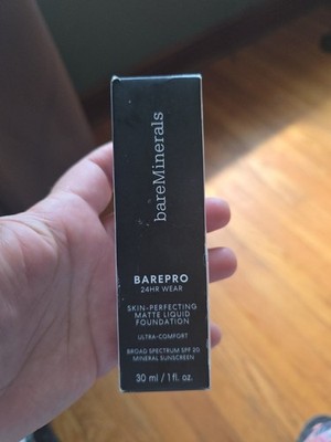 bareMinerals BAREPRO 24HR MATTE FOUNDATION SPF 20 Medium 37 Warm