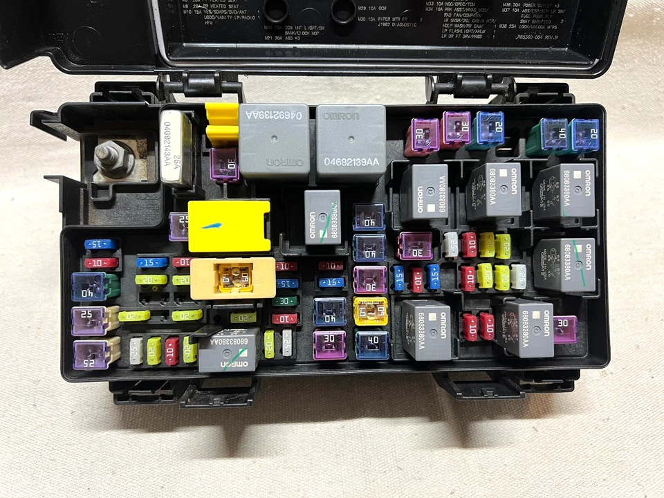 2015-2020 道奇 Grand Caravan 熔断器盒 TIPM 集成电源模块 68239606AA — 第 2/4 张图片