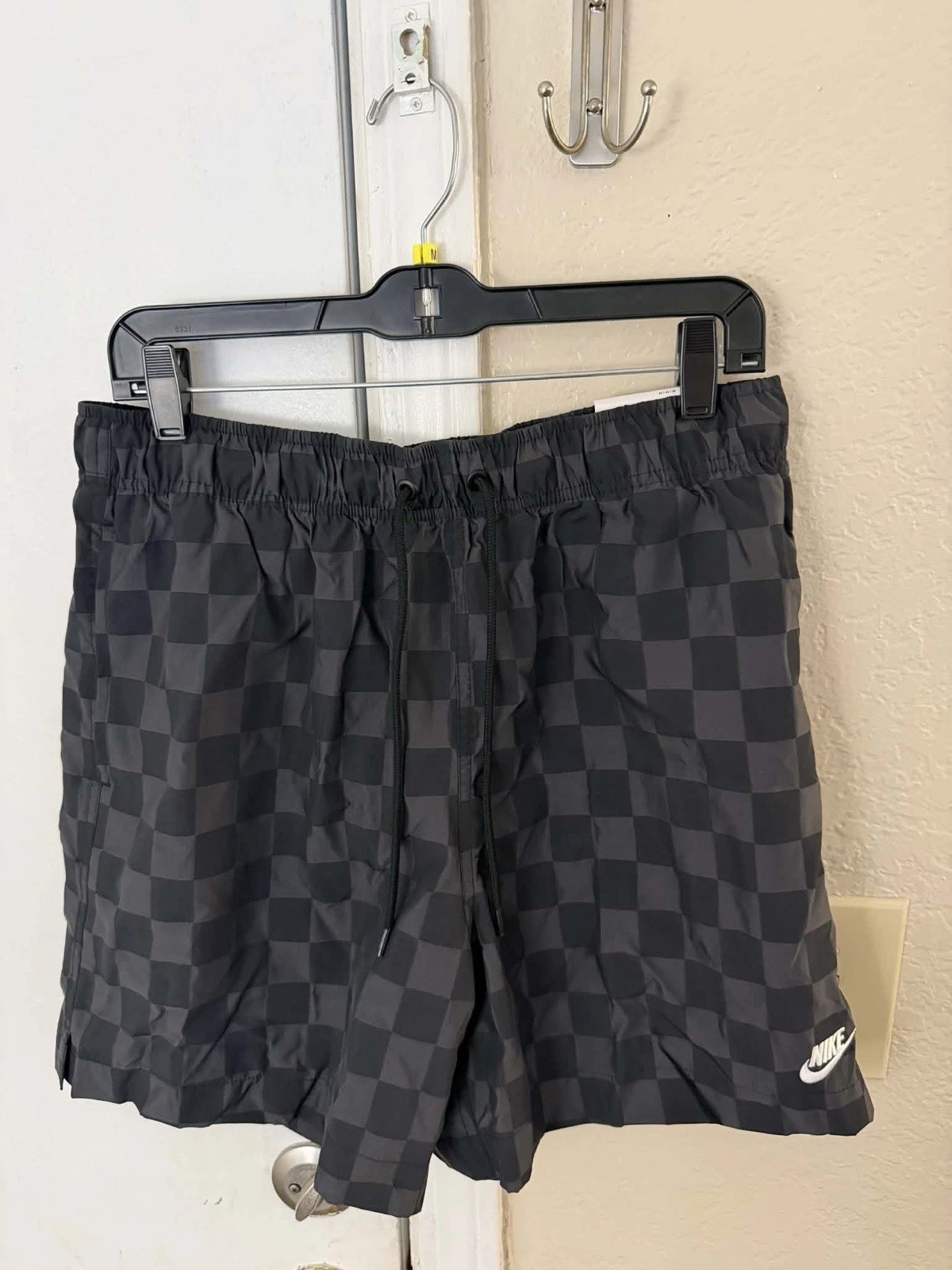 Nike FN3098-010 Mens Medium Standard Fit Checkered Woven Shorts Black Gray