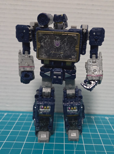 Hasbro Transformers Generations War for Cybertron: Siege Soundwave
