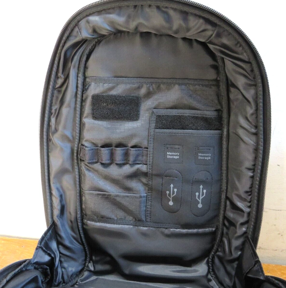 Mochila para portátil Mobile Edge 17,3" de lona ecológica negra Foto 3 de 4