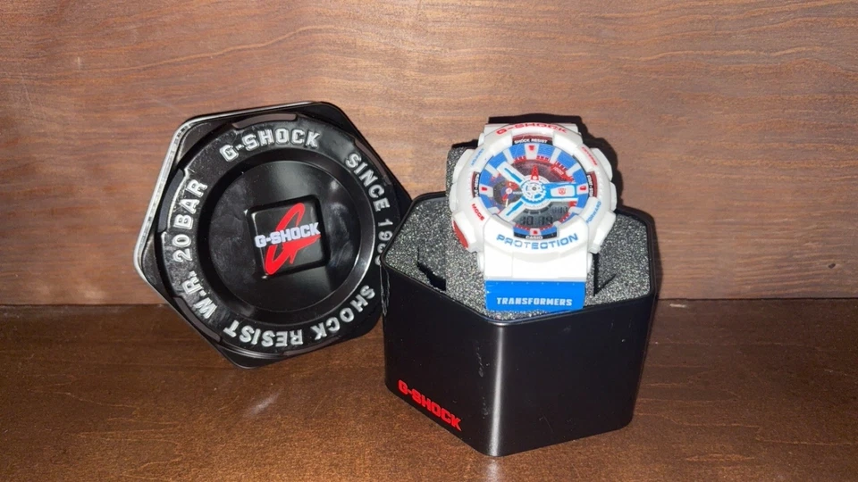 Casio G-SHOCK Optimus Prime GA110 Foto 2 de 4