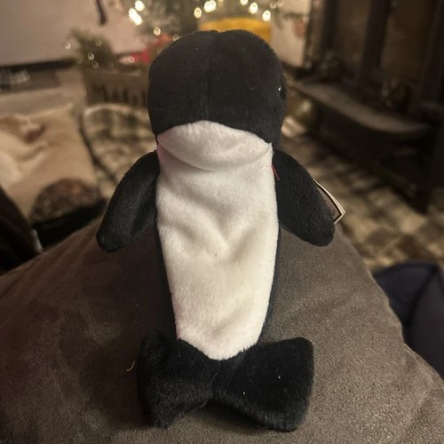 Vintage Ty Beanie Baby Waves The Orca Whale Style 4084 NWT