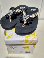 NWB Yellow Box Flirty Zebra Flip Flops Sandals w/ Rhinestone Heart Women's Sz 6