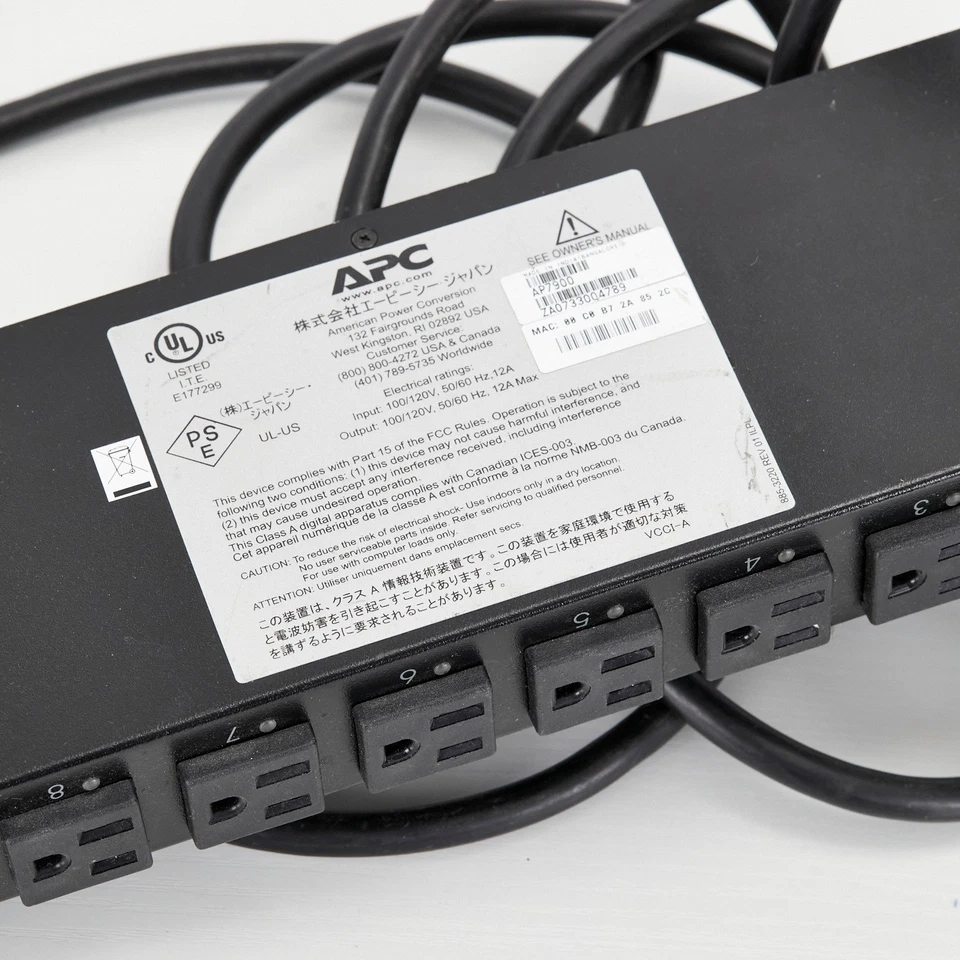 Unidad de distribución de energía de red de 12 salidas PDU para rack conmutada APC AP7900 Foto 3 de 4