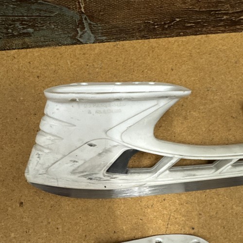 Tuuk LIGHTSPEED Edge Right & Left Holders 246 white skate blade holder - Picture 12 of 23