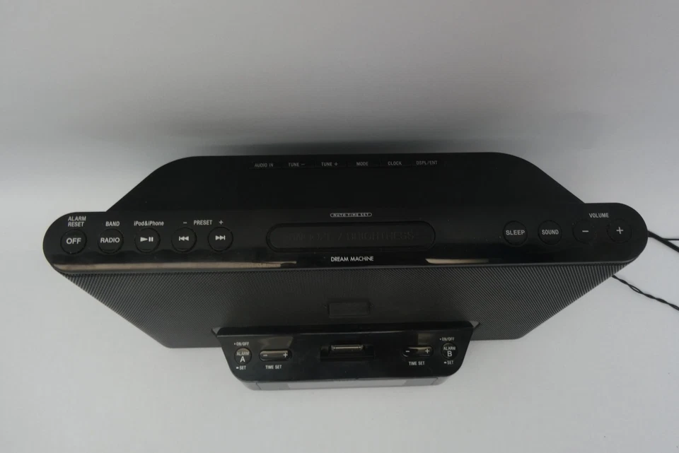 Sony iPod/iPhone Personal Audio Docking System Dream Machine ICF-CS15iP China - Image 3 of 4