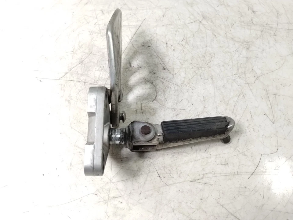 Soporte de montaje de clavija de pie delantero izquierdo Suzuki SV650 S 2001 Foto 2 de 4