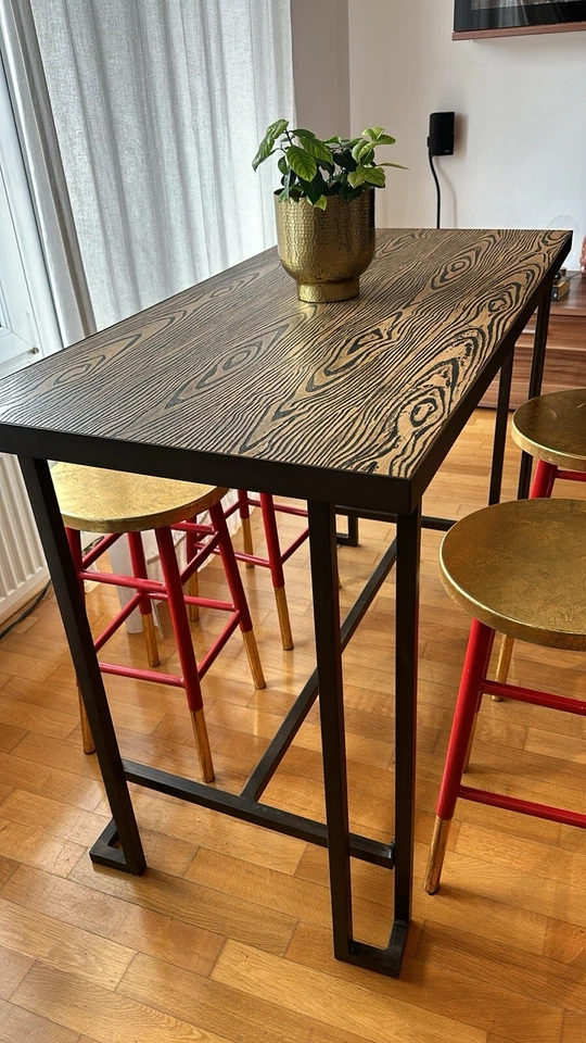 **Stylish Bar Table with 5 Safavieh Bar Stools - Excellent Condition!**