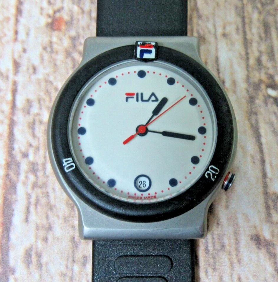 Reloj unisex de cuarzo suizo Fila vintage años 90 34 mm correa de silicona batería nueva Foto 2 de 4