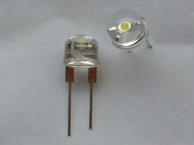 MARKENLOS 10 Stück HighPower Led Hochleistungsdiode WEIß 8mm Strawhat 40 Lumen - 0,6W max.