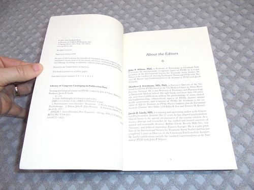 Treating Psychological Trauma & PTSD Book Paperback Therapy Psychology - Imagen 4 de 6