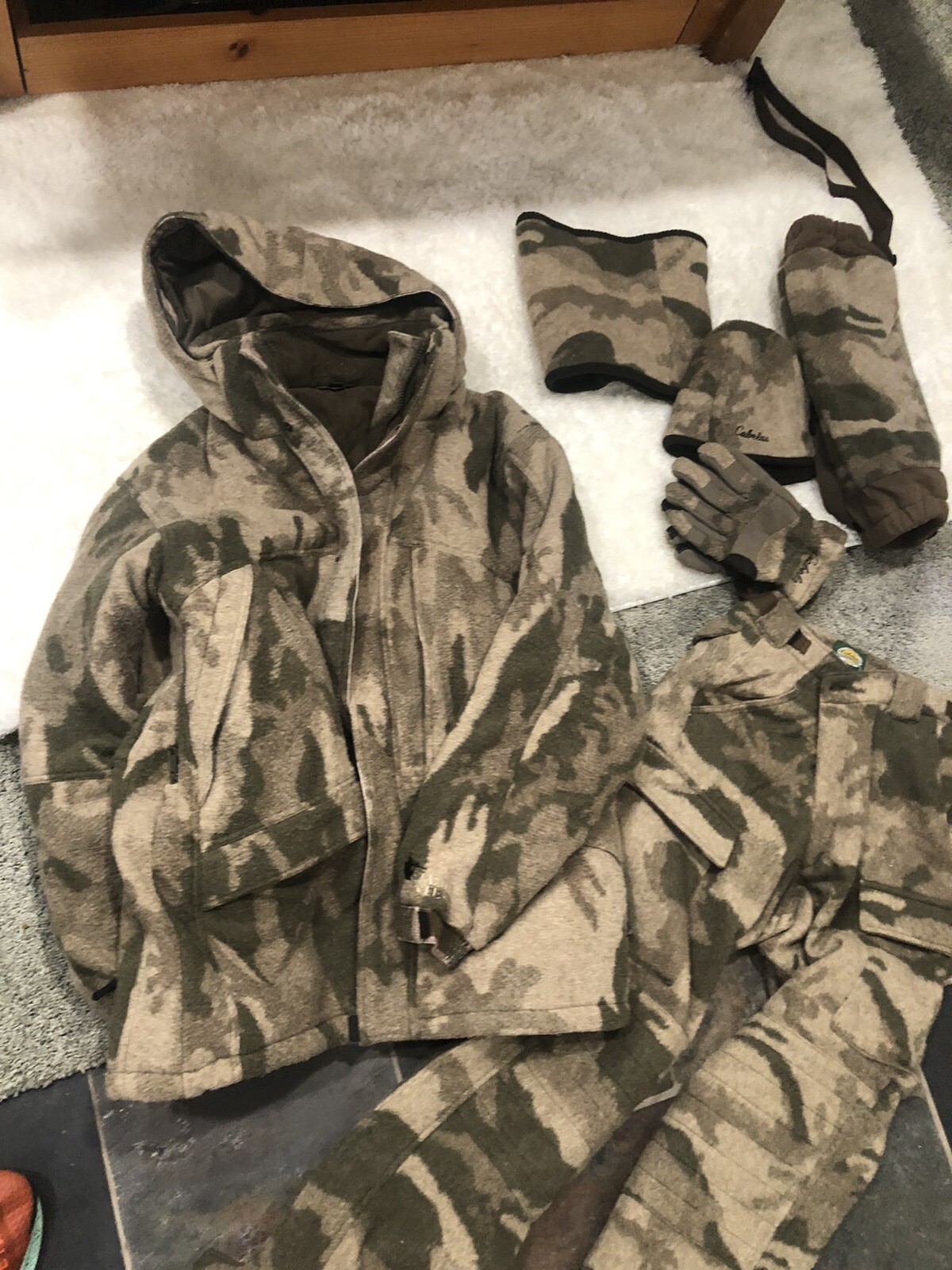 Cabela’s Stand Hunter Wooltimate Camo Men’s L Coveralls, Hood, Handmuff