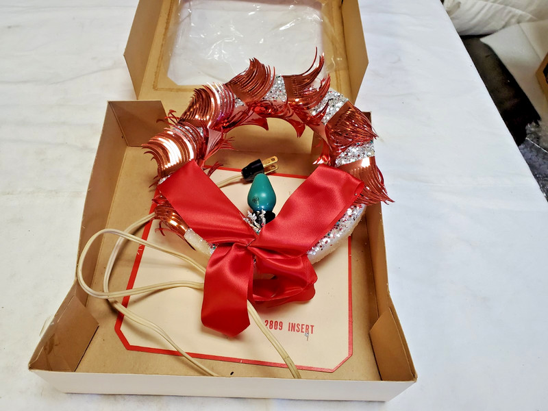 VTG 7" Christmas Wreath w/Light Ringalite Wreath (466)