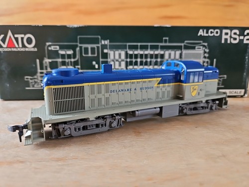 Kato 37-2202 HO Scale Alco RS-2 Diesel Locomotive Delaware & Hudson 4025 NIB - Picture 4 of 8