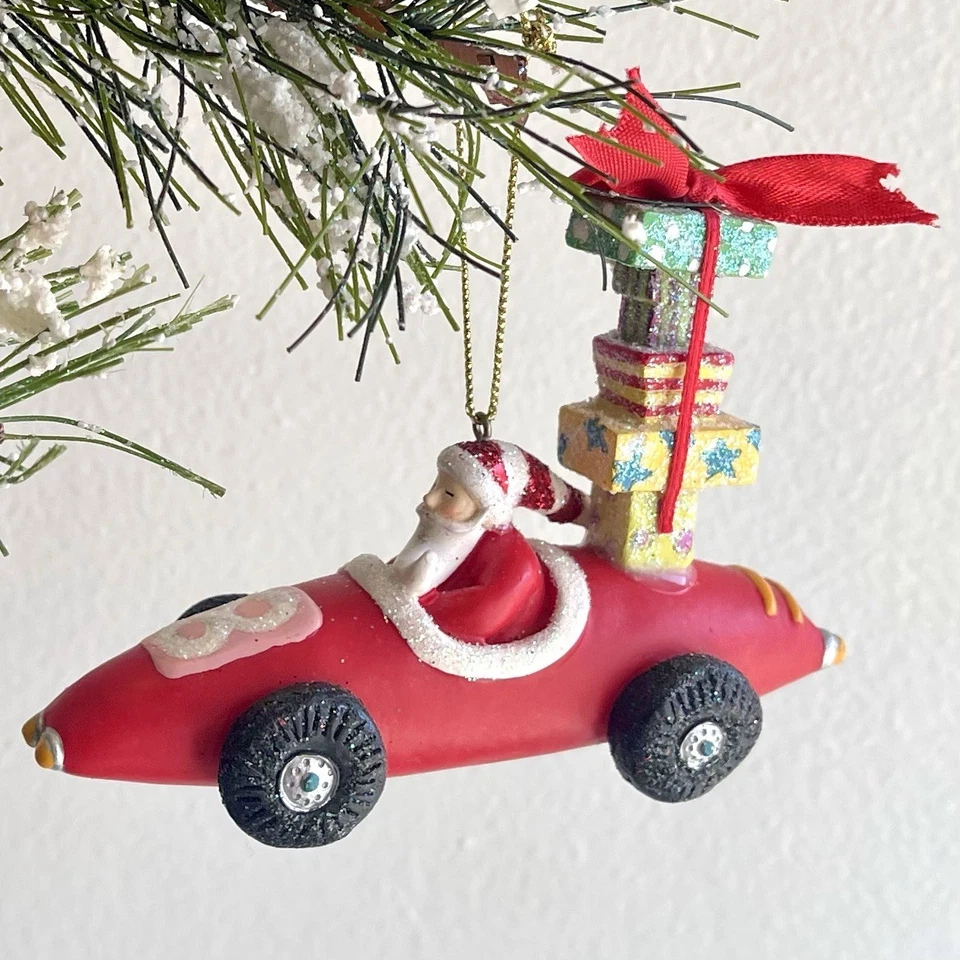 DT-K 2005 Racing Santa con regalos apilados alto adorno de Navidad Foto 3 de 4