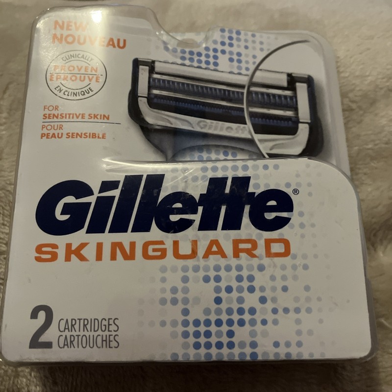 Gillette Skin Guard Men's Razor Cartridge Refills Sensitive Skin 2 Count