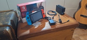 Nintendo Switch HAC-001 gebraucht, technisch top, Display kratzfrei 32GB + SD