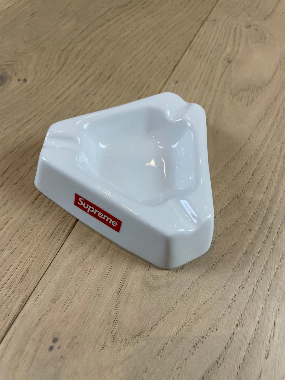 Cendrier Triangle Suprême FW15   Boîte Logo Classique Rare Collection