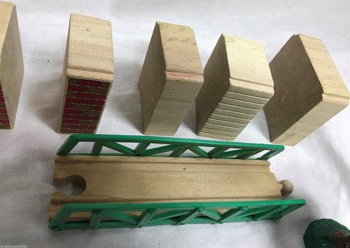 Lot of 10 Wooden Blocks Trees Bridge Train Thomas & Friends the Little Engine - Picture 4 of 6